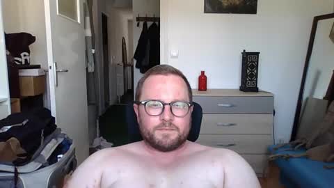 jeuneloup92 online show from 10, 7, 2026