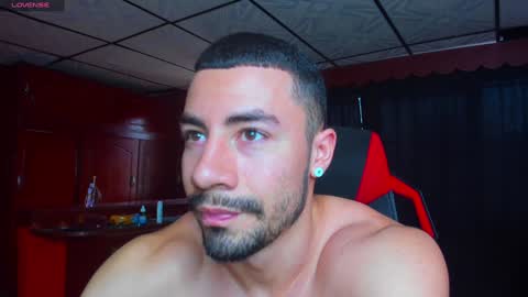 Jhojan Strong  online show from 31, 12, 2024