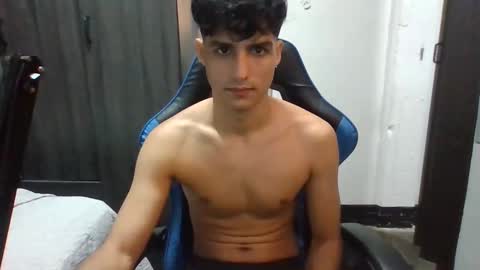 Snapshot of jhon_2000s chatting on 7, 12, 2024 jhon online show from 7, 12, 2024