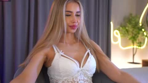 Snapshot of jjennnyy chatting on 30, 4, 2026 Jenny online show from 30, 4, 2026