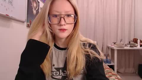 Snapshot of joan_kiss chatting on 17, 10, 2025 joan_kiss online show from 17, 10, 2025