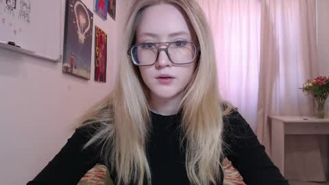 joan_kiss online show from 12, 4, 2026