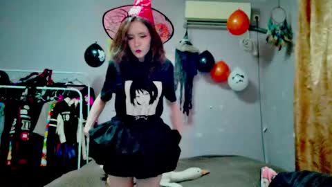 Joannatompson online show from 19, 10, 2025