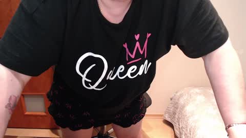 Snapshot of joannaandneighbour chatting on 4, 2, 2025 Joanna and Greg online show from 4, 2, 2025