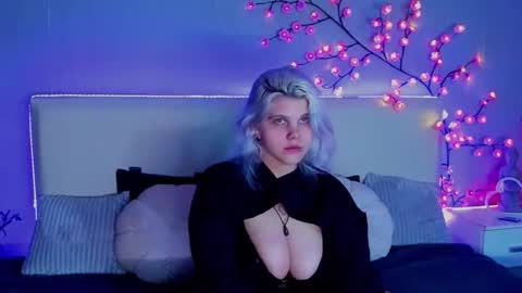 Snapshot of joannlowes chatting on 11, 9, 2025 Joann online show from 11, 9, 2025