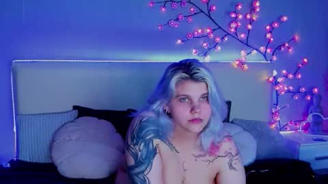 Snapshot of joannlowes chatting on 6, 10, 2025 Joann online show from 6, 10, 2025