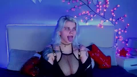 Snapshot of joannlowes chatting on 5, 1, 2026 Joann online show from 5, 1, 2026