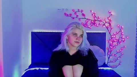 Snapshot of joannlowes chatting on 4, 2, 2026 Joann online show from 4, 2, 2026