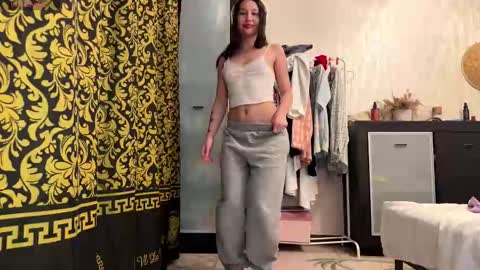 Snapshot of jolenehigashi chatting on 23, 11, 2025 Jolene online show from 23, 11, 2025