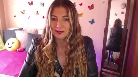 Jolie Mature online show from 26, 1, 2025