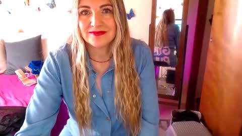 Jolie Mature online show from 1, 12, 2025