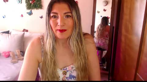 Jolie Mature online show from 20, 4, 2026