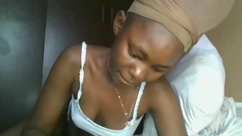 Snapshot of jollynabeb chatting on 2, 11, 2025 jollynabeb online show from 2, 11, 2025