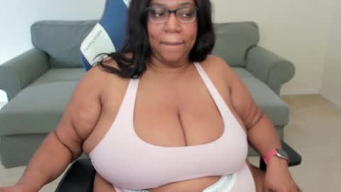 Josie Kiss online show from 12, 12, 2024