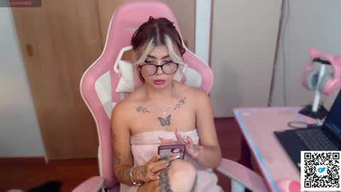 josephine   independent model    online show from 19, 12, 2024