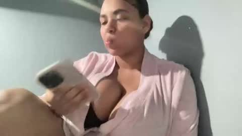 Snapshot of jousanie chatting on 15, 9, 2025 Josousie online show from 15, 9, 2025