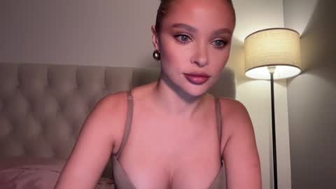 Jennie and Sophia online show from 31, 1, 2025