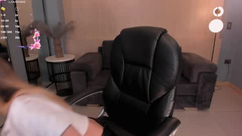 Juanita Clay online show from 7, 3, 2025