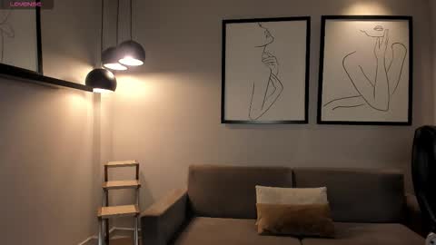 Juanita Clay online show from 4, 10, 2025