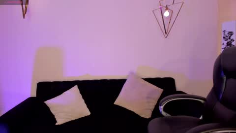 Juanita Clay online show from 23, 4, 2026