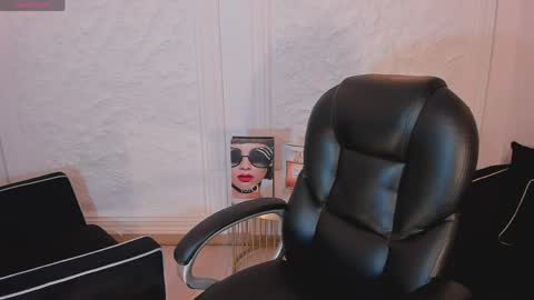 Juanita Clay online show from 25, 4, 2026