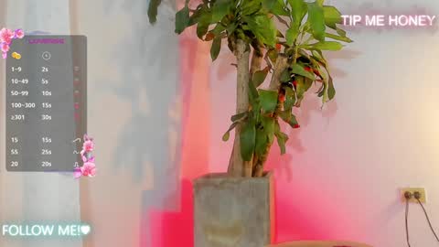 Snapshot of juanmiiss chatting on 5, 2, 2025 Juan Miguel online show from 5, 2, 2025