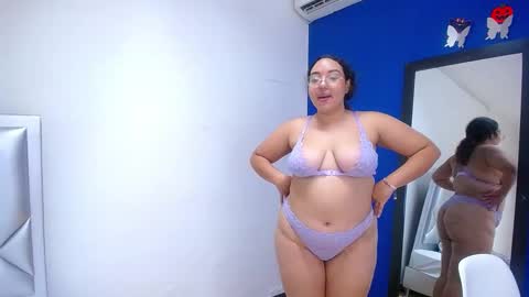 Snapshot of juicy_bignipples18 chatting on 9, 12, 2024 juicy_bignipples18 online show from 9, 12, 2024