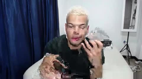 Snapshot of juicy_boy22 chatting on 2, 11, 2025 Miguel online show from 2, 11, 2025