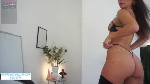 Snapshot of juicy_jane_uk chatting on 11, 9, 2025 online show from 11, 9, 2025