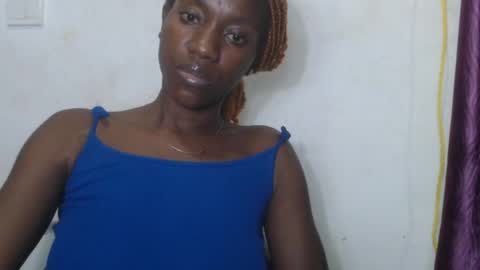 Snapshot of juicyberryx chatting on 29, 5, 2026 queen online show from 29, 5, 2026