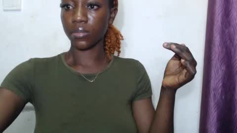 Snapshot of juicyberryx chatting on 7, 6, 2026 queen online show from 7, 6, 2026