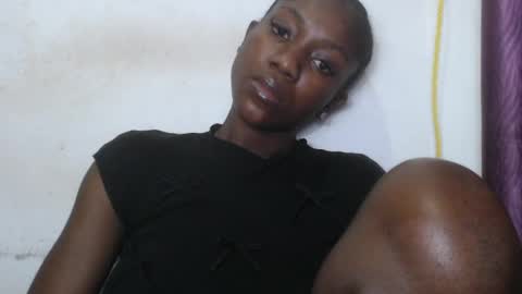 Snapshot of juicyberryx chatting on 22, 6, 2026 queen online show from 22, 6, 2026