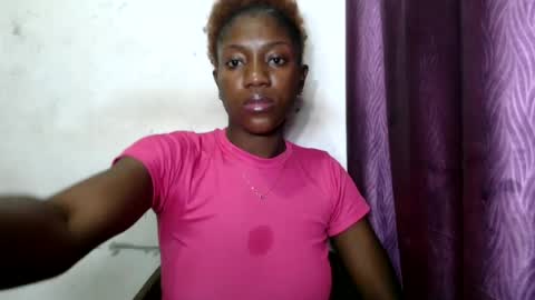 Snapshot of juicyberryx chatting on 4, 7, 2026 queen online show from 4, 7, 2026