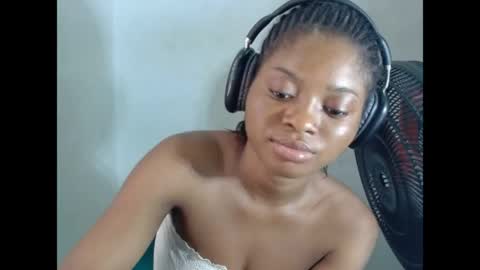 juicynpinkx online show from 27, 4, 2026