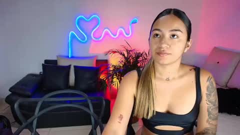 Snapshot of jules_n_gia chatting on 17, 2, 2025 Jules and Gia online show from 17, 2, 2025