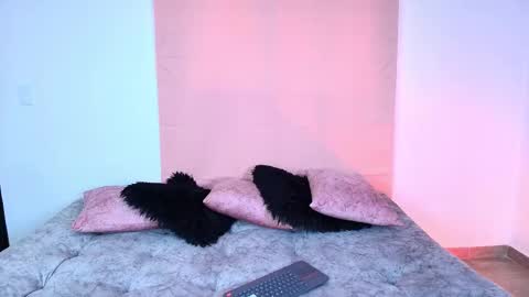 Snapshot of jules_n_gia chatting on 2, 11, 2025 Jules and Gia online show from 2, 11, 2025