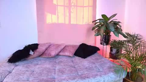 Snapshot of jules_n_gia chatting on 9, 11, 2025 Jules and Gia online show from 9, 11, 2025