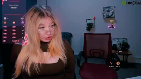 juli kisss online show from 6, 3, 2025