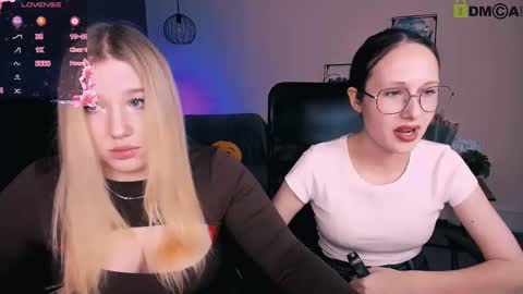 juli kisss online show from 8, 3, 2025