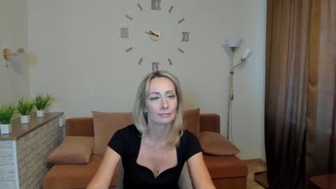 julia__cherry_ online show from 24, 1, 2025