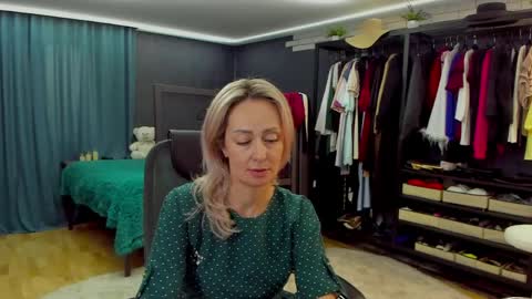 julia__cherry_ online show from 4, 4, 2026