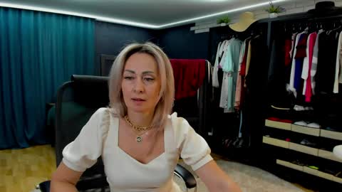 julia__cherry_ online show from 24, 4, 2026