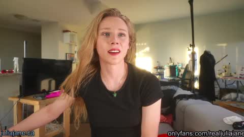 Julia Jane online show from 6, 5, 2026