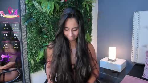 J U L IA   M A R T I N E Z online show from 24, 9, 2025