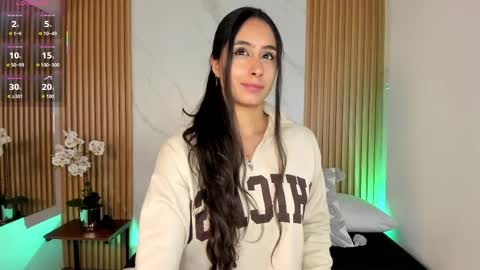 J U L IA   M A R T I N E Z online show from 16, 4, 2026