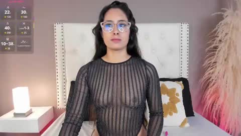 Snapshot of julia_martinezz_ chatting on 22, 5, 2026 J U L IA M A R T I N E Z online show from 22, 5, 2026