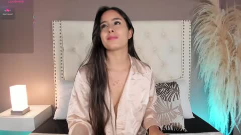 Snapshot of julia_martinezz_ chatting on 5, 6, 2026 J U L IA M A R T I N E Z online show from 5, 6, 2026