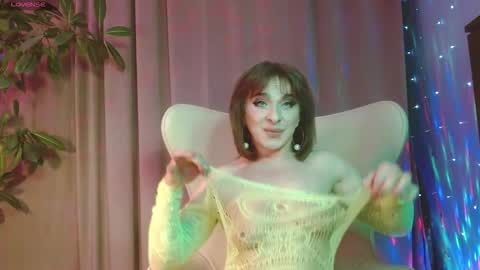 Snapshot of julia_renard chatting on 6, 11, 2025 Julia online show from 6, 11, 2025