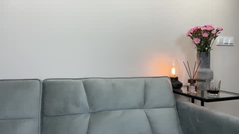 Julia R Le online show from 16, 1, 2025