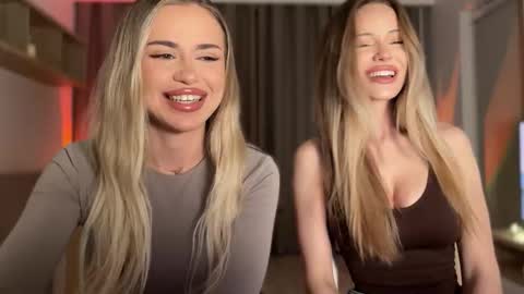 Julia R Le online show from 4, 11, 2025